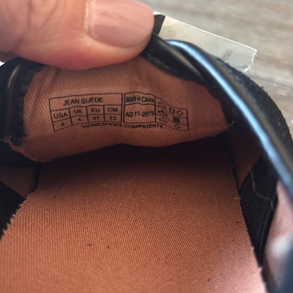 VIONIC sneakers Black Jean sz 6 NWT - Picture 8 of 8